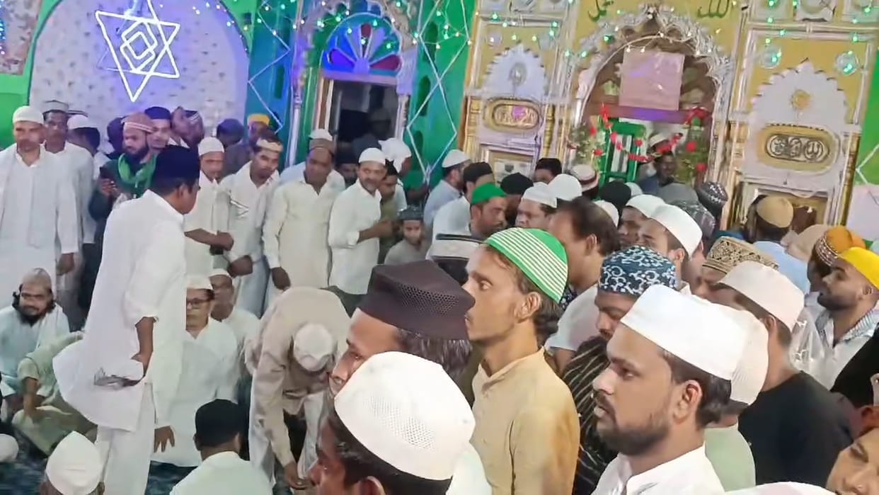Prayers for the safety of the nation offered at Hafiz Miyan's Kul Sharif.