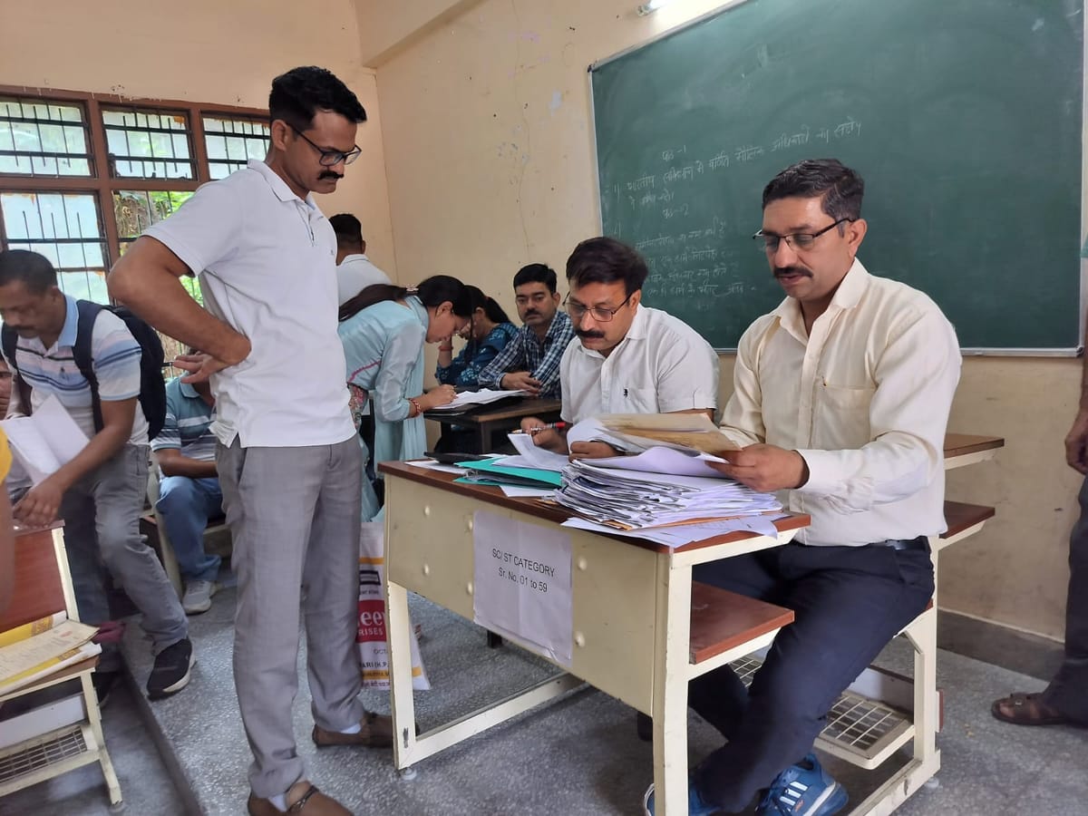 Hamirpur (Himachal) News: पीईटी भर्ती के लिए 806 अभ्यर्थियों ने दिए साक्षात्कार
