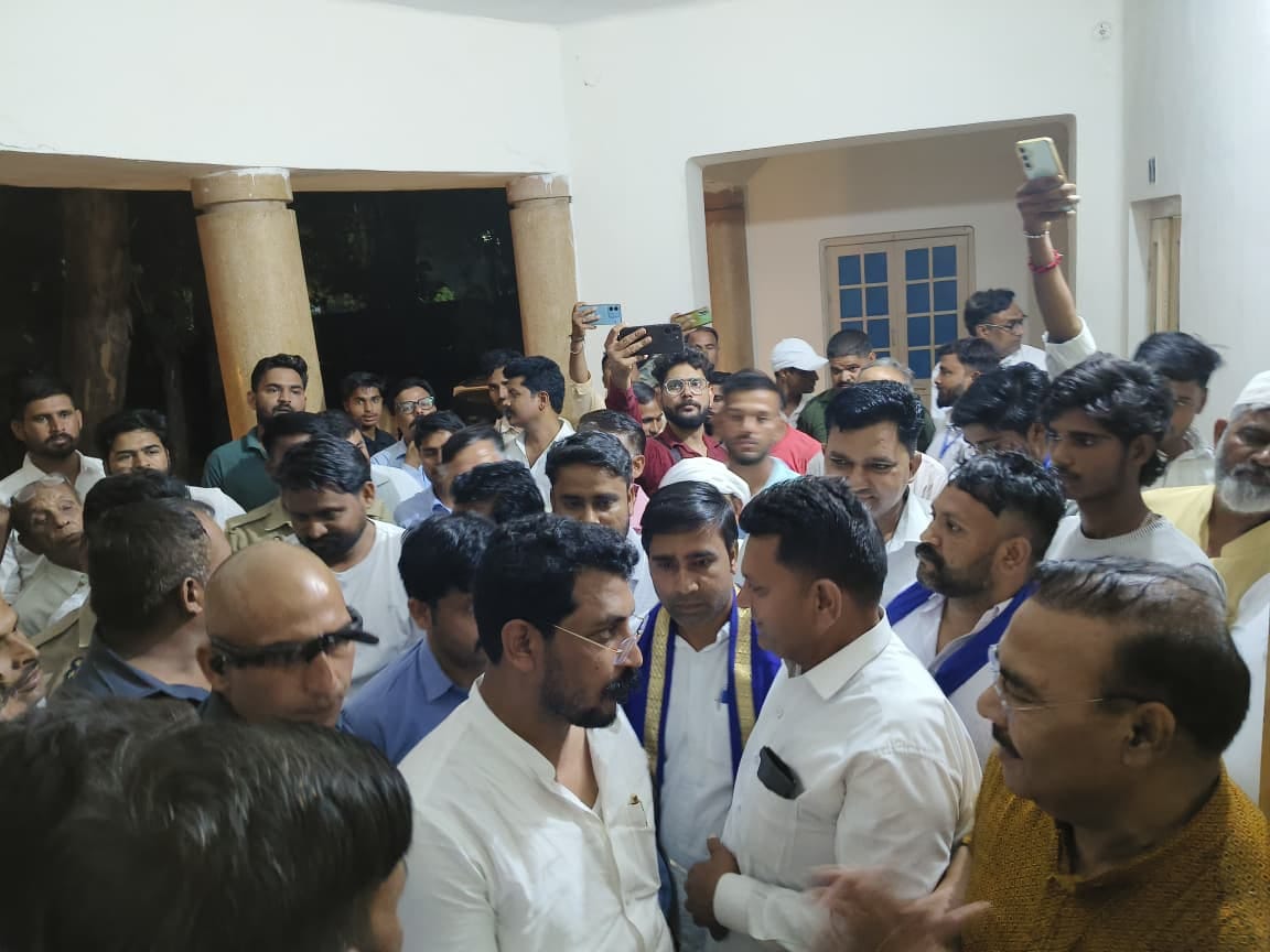 MP Chandrashekhar reached Hastinapur and held a meeting with workers.