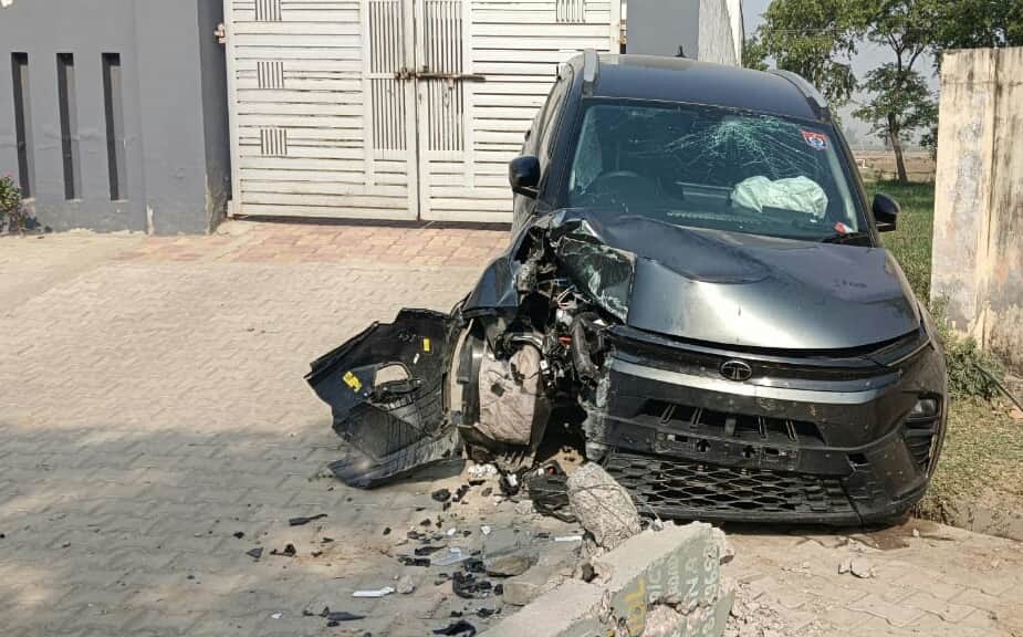 Uncontrolled car hits electric pole, two people including driver injured