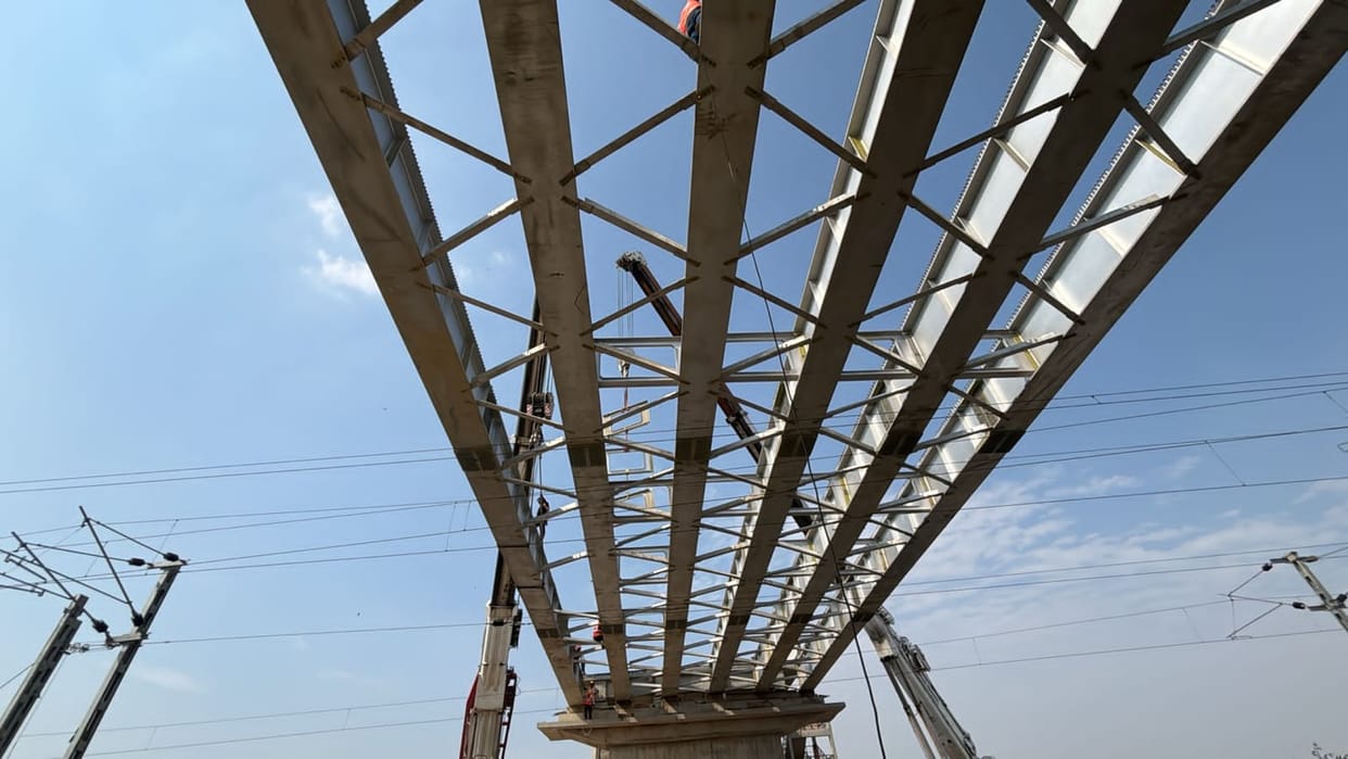 6 girders laid on Janghai-Neebhapur railway route in three days
