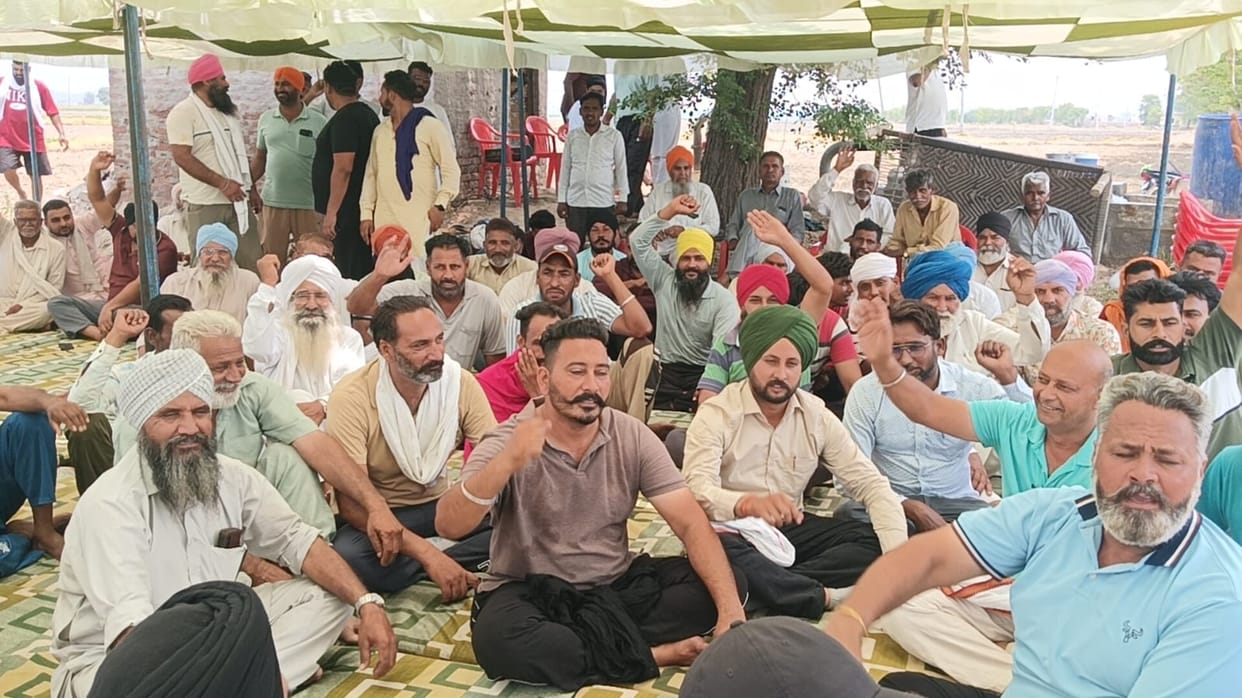 Villagers of Myond staged a sit-in protest against connecting Chandpura to the power line