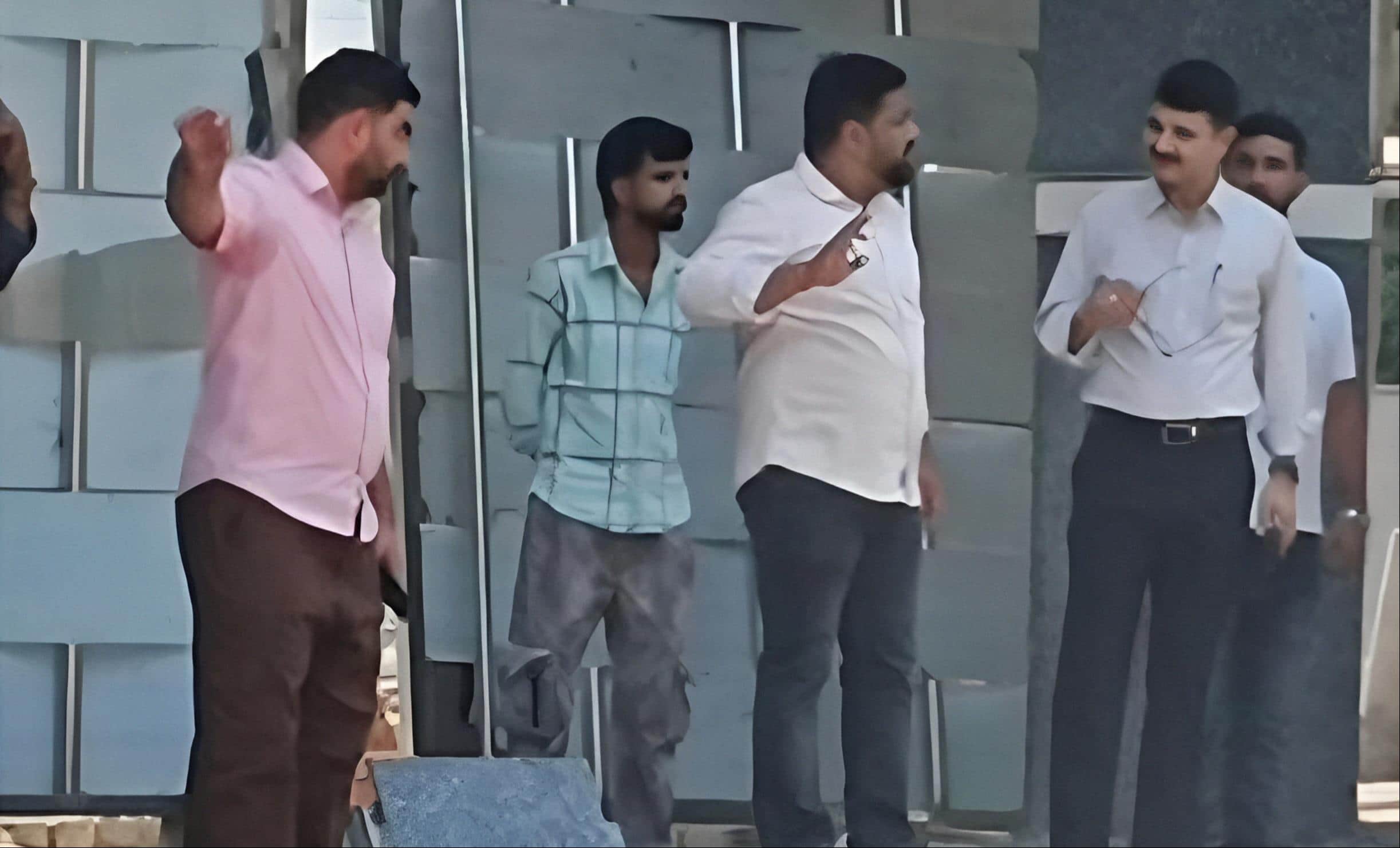 जिला नगर आयुक्त निरीक्षण करते हुए । विभाग 
