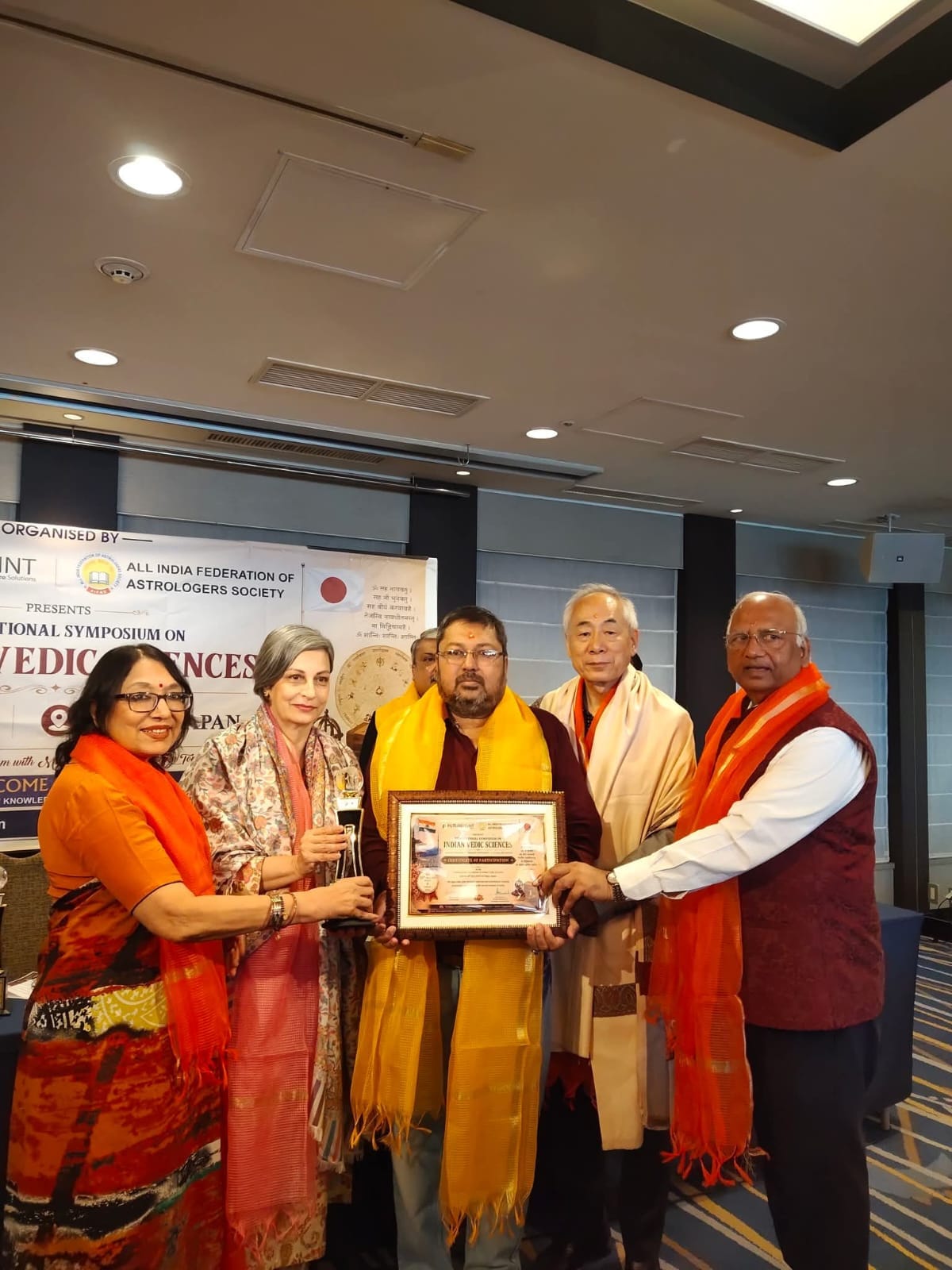 Astrologer Swami Dayanand receives Indo-Japan Astrology Excellence Award