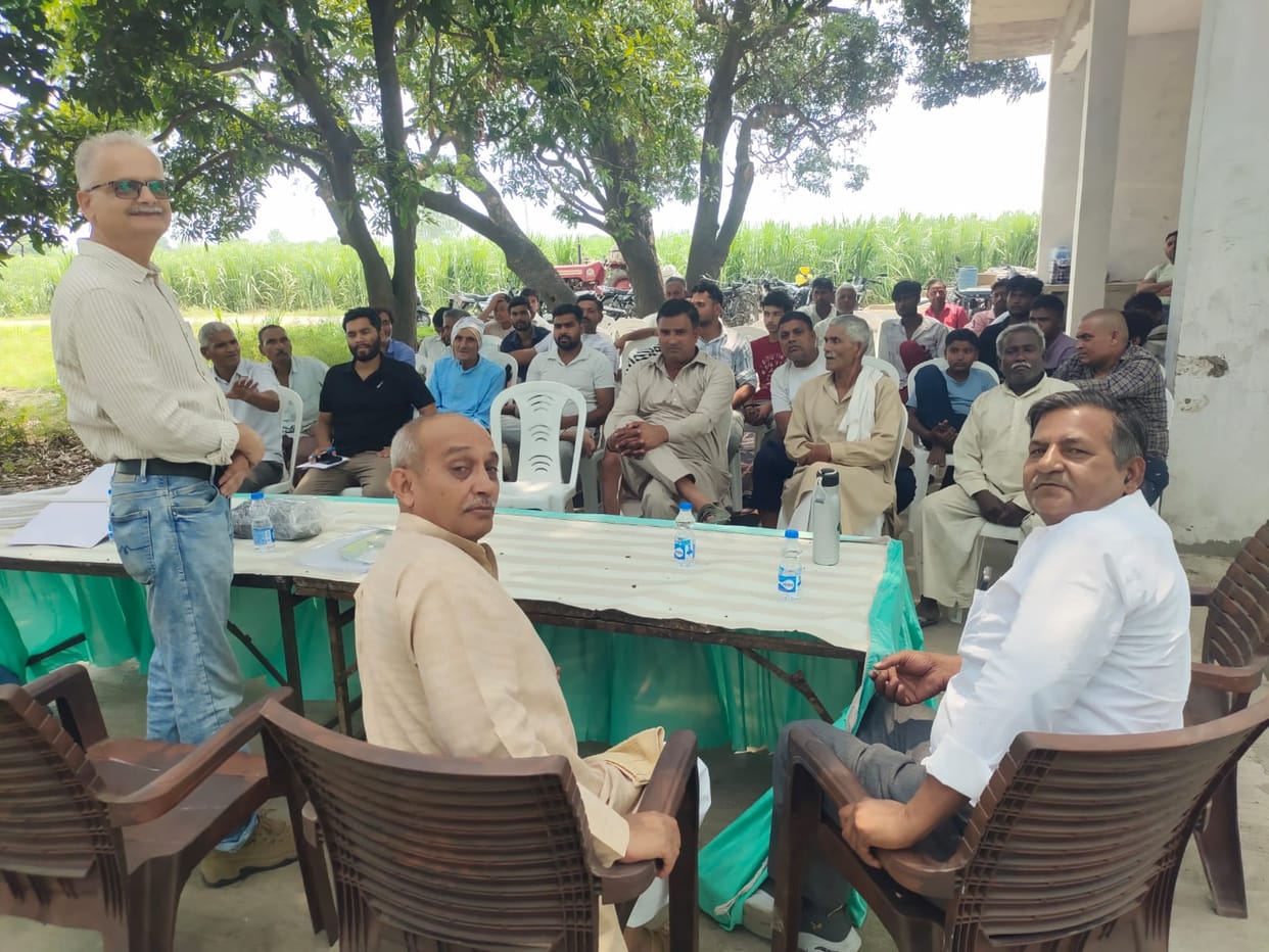 Farmer's seminar, emphasis on reducing costs through balanced nutrition