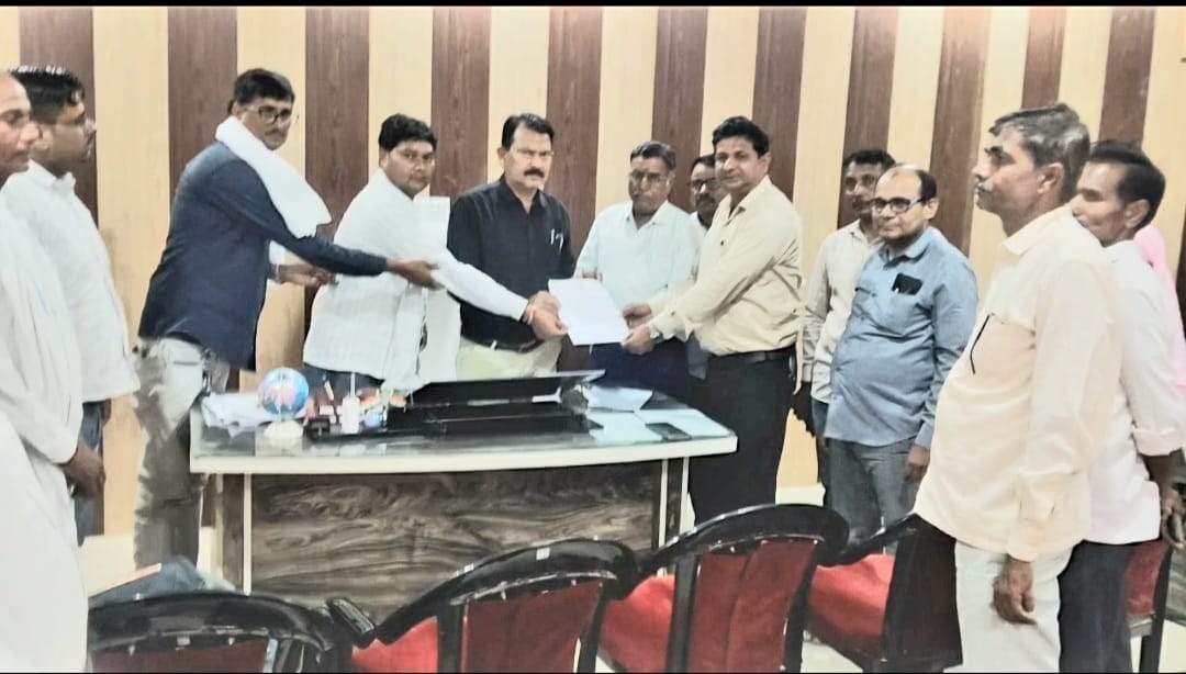 Employment servants submitted a memorandum to the BDO and informed him about the agitation.