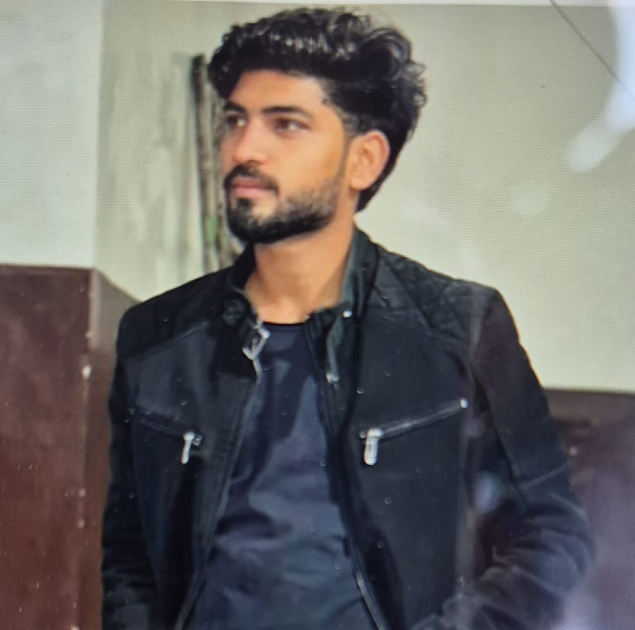 A young man from Agra, who had come to bathe in the canal with his friends, drowned while making a reel.