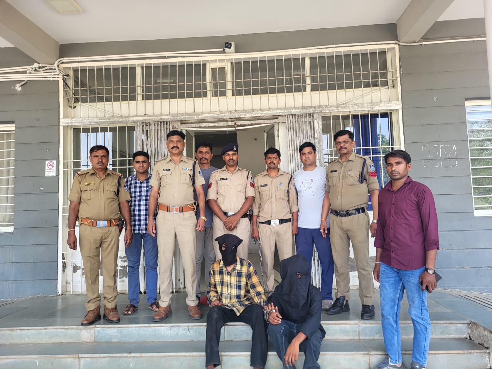 लूट के आरोपी गिरफ्तार