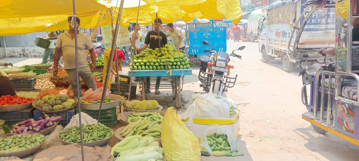 More than 100 vegetable shops, not even 4 feet of space left