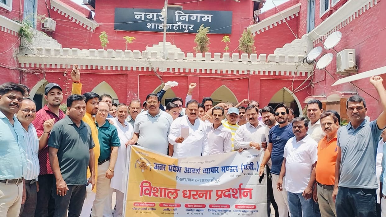 Traders Protest Over Failure to Repair Dilapidated Roads
