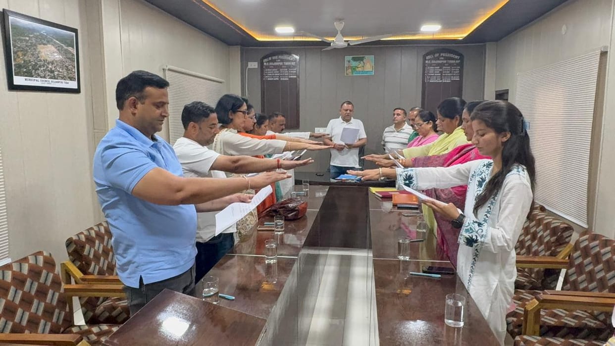 Councillors distanced themselves from the meeting, leaving the decision on the posts of president and vice president in limbo.