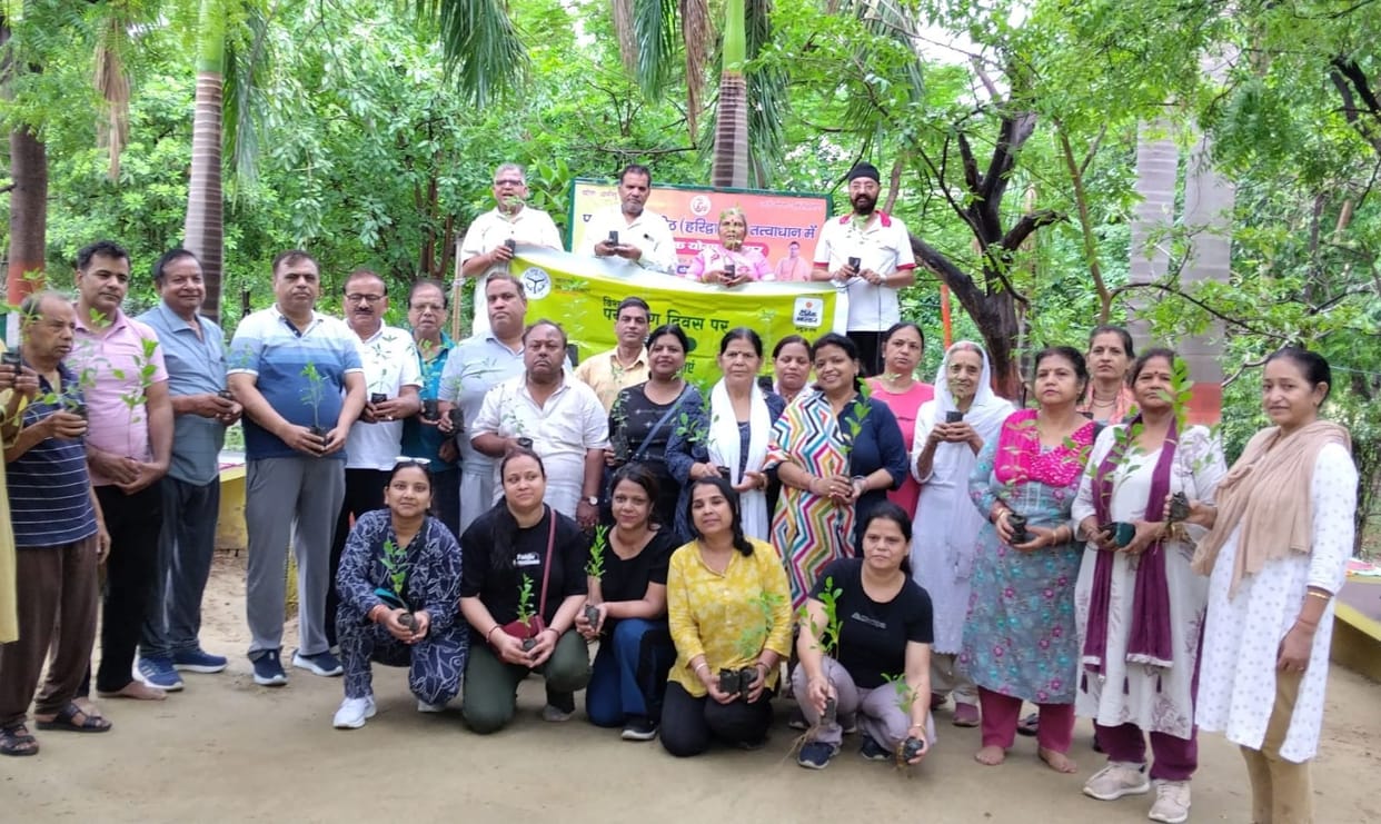 450 saplings planted in Paliwal Park, pledge to protect them