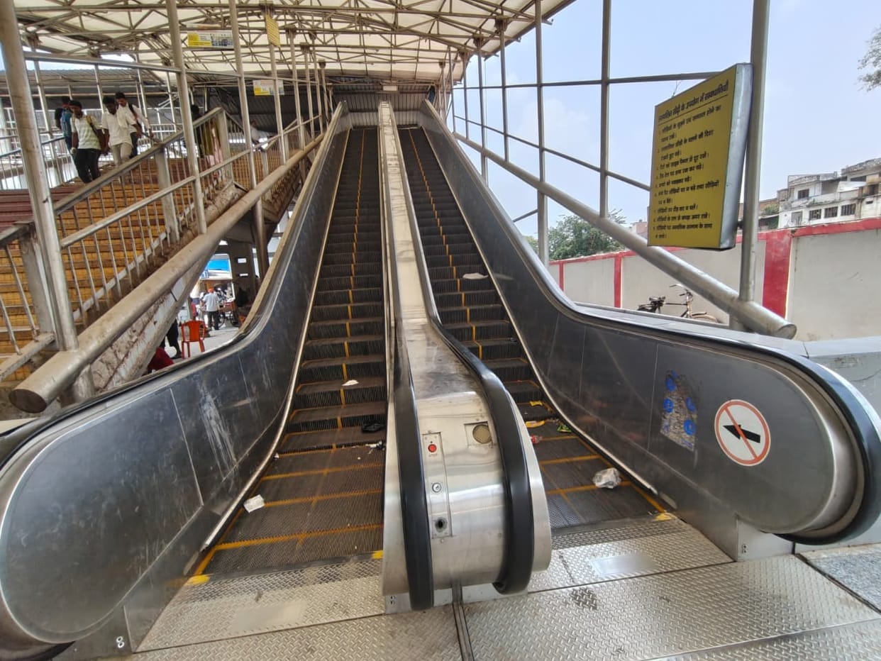 There is no time to turn on the lift and escalator, so people risk their lives by crossing the tracks.