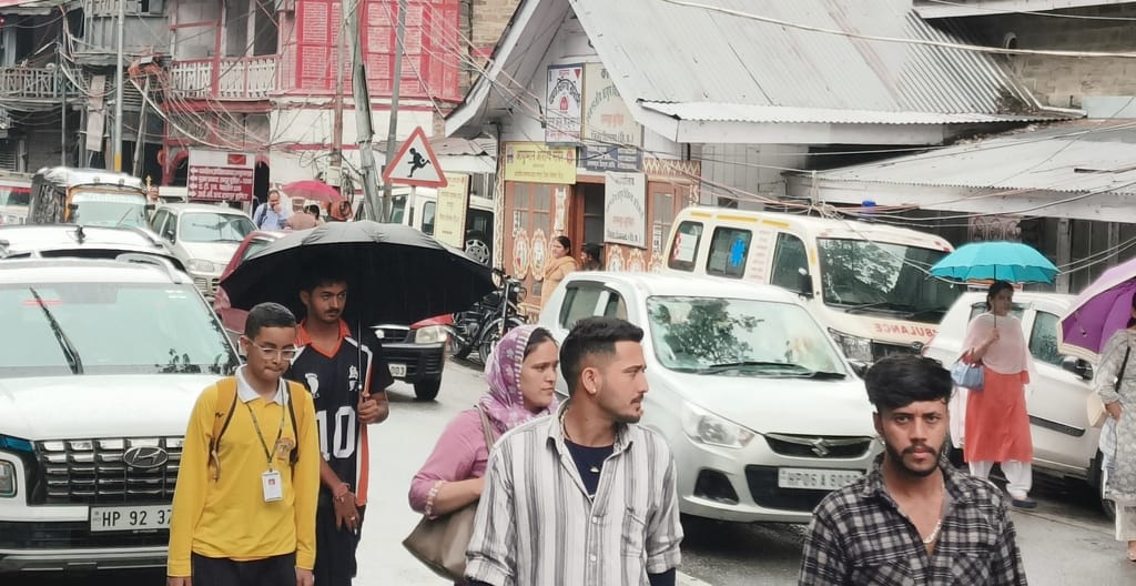 Heavy rain in Rampur in the afternoon, bringing relief from the heat