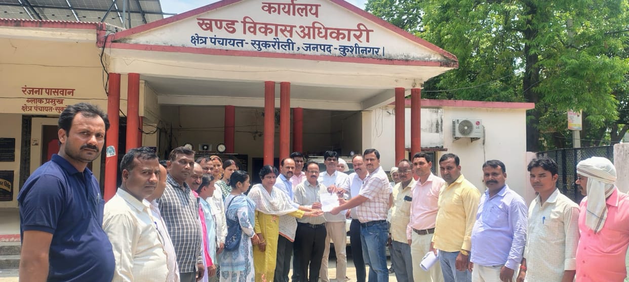 Gram Rozgar Sevaks' strike begins.