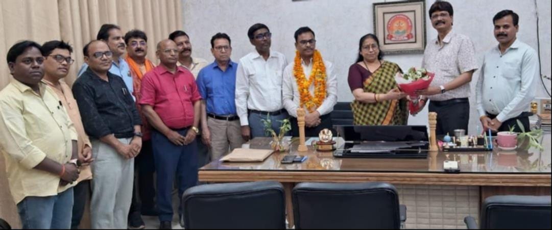 Farewell given to Controller of Examinations and Assistant Registrar