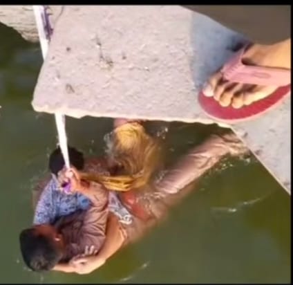 A young woman jumped into the royal pond, two soldiers risked their lives to save her.