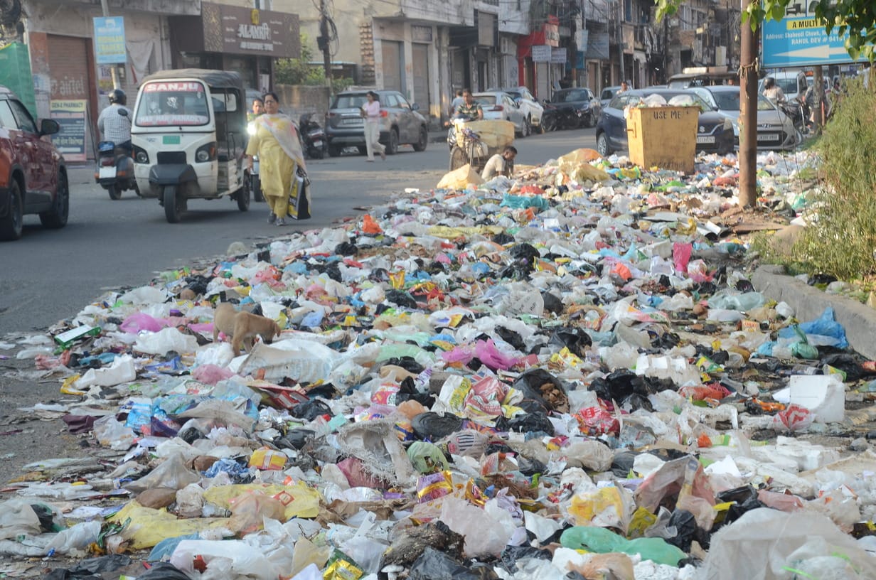 The sanitation workers' protest continued for the ninth day, with heaps of garbage piling up across the city.