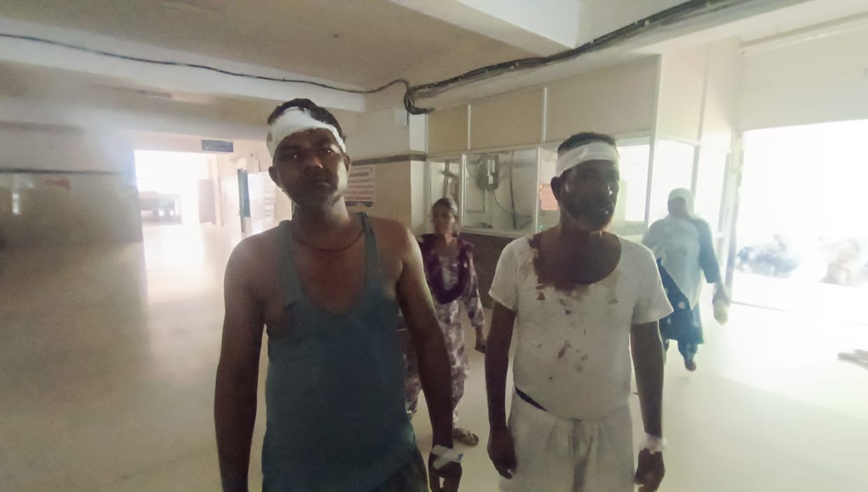 Two sides clash over the issue of removing sand from a pile of sand resulting in fierce fight several injured