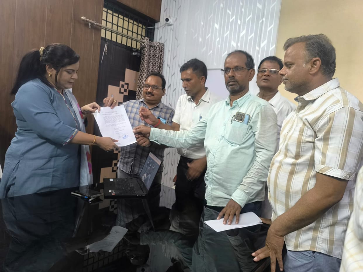 Advocates Submit Memorandum in Protest Against Ban on Land Purchase and Sale