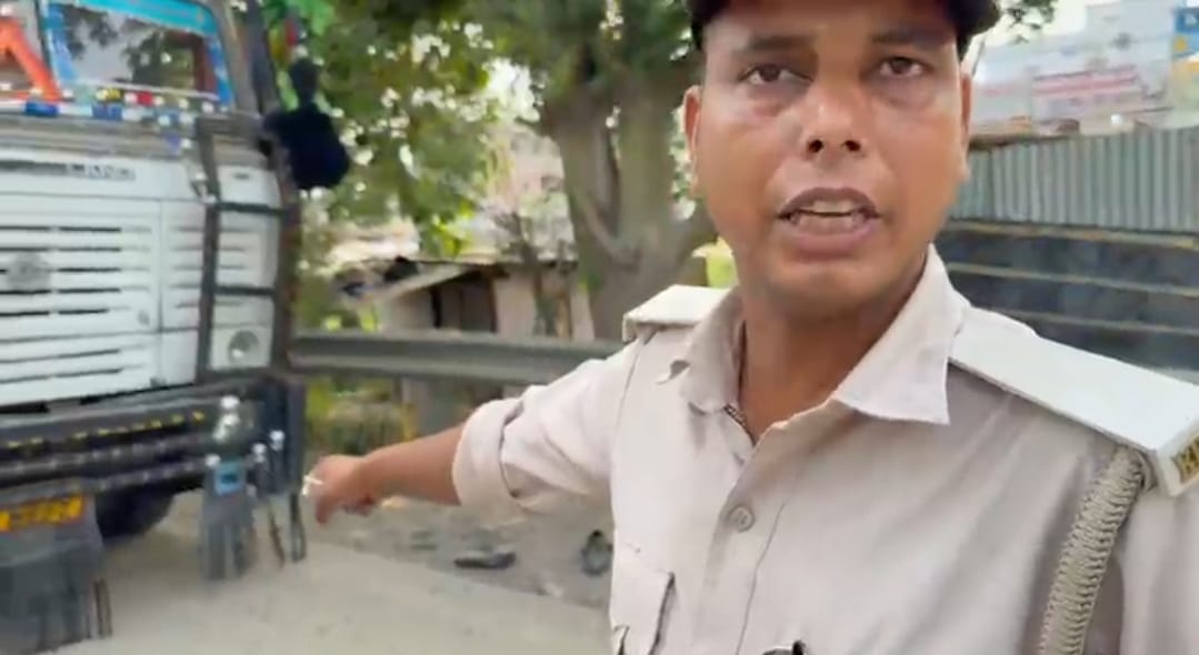 Bihar News : Video constable taking money  truck driver viral on social media
