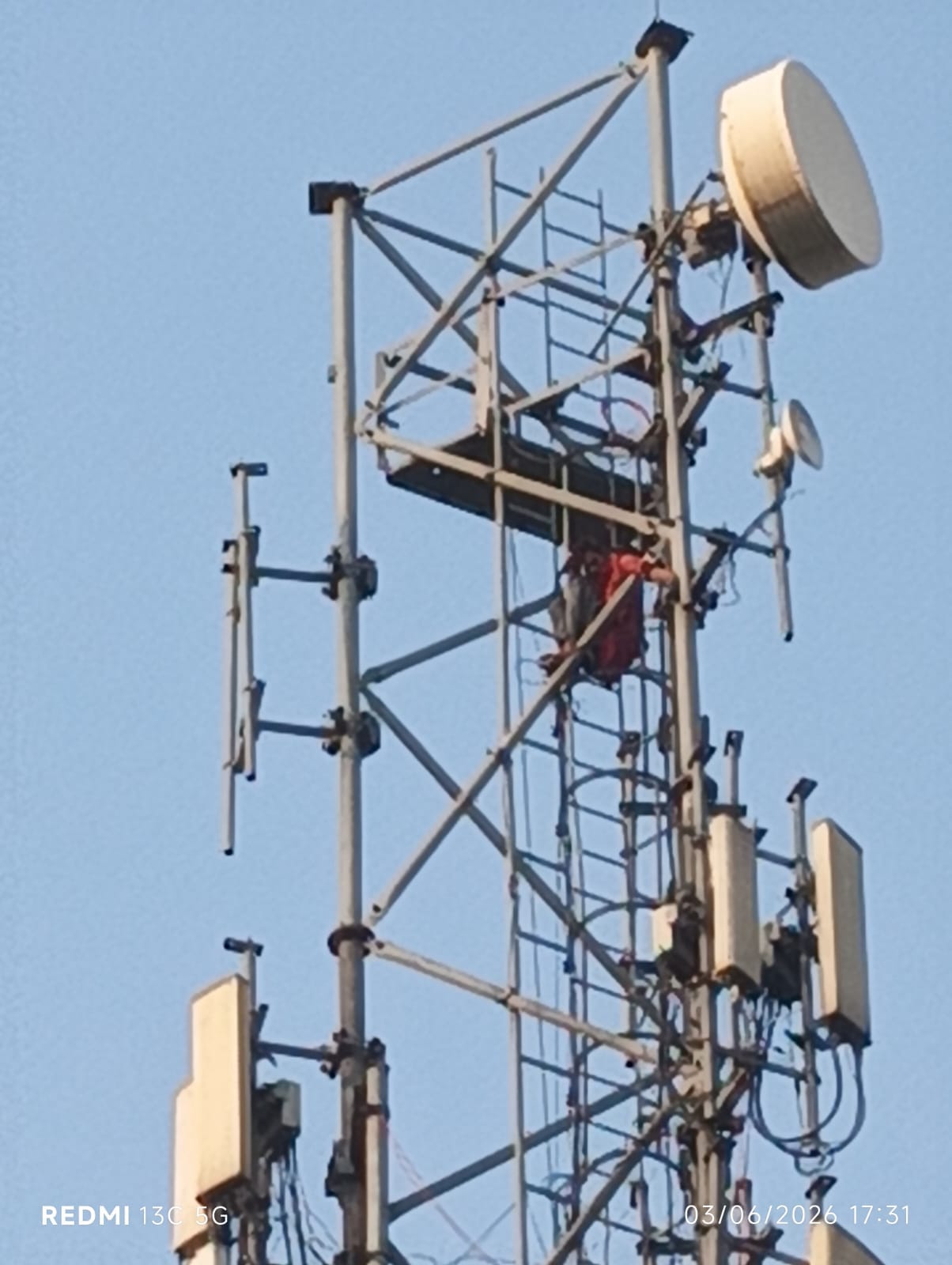 A young man climbed a tower over a dispute regarding money transactions.