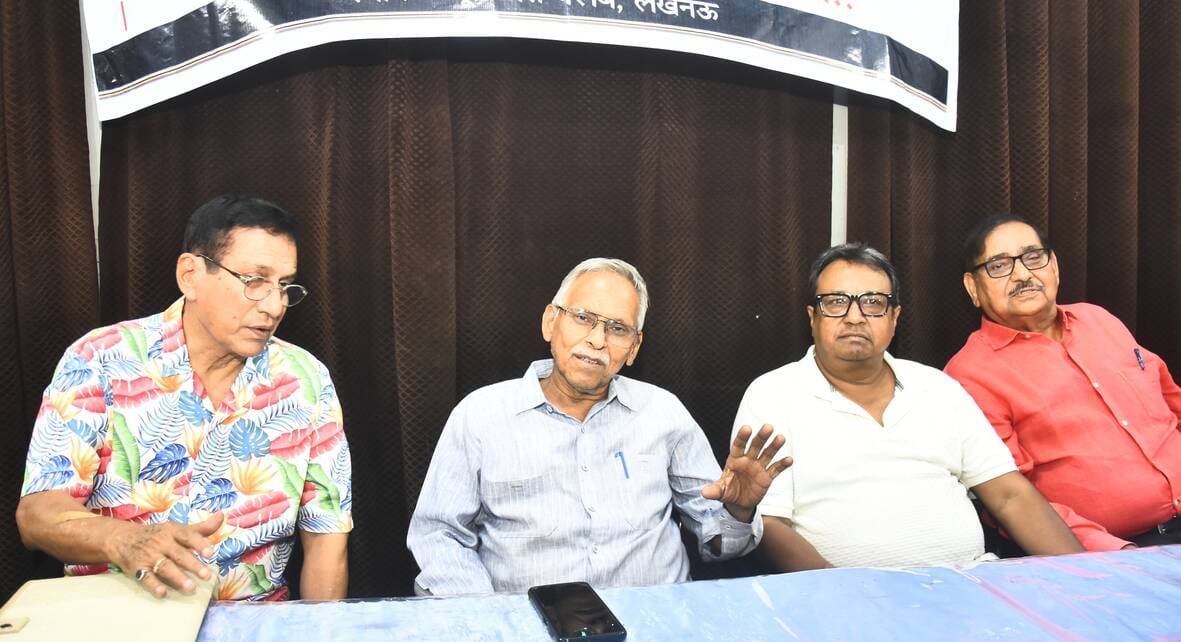 Artists launched a protest against the plight of theatres.