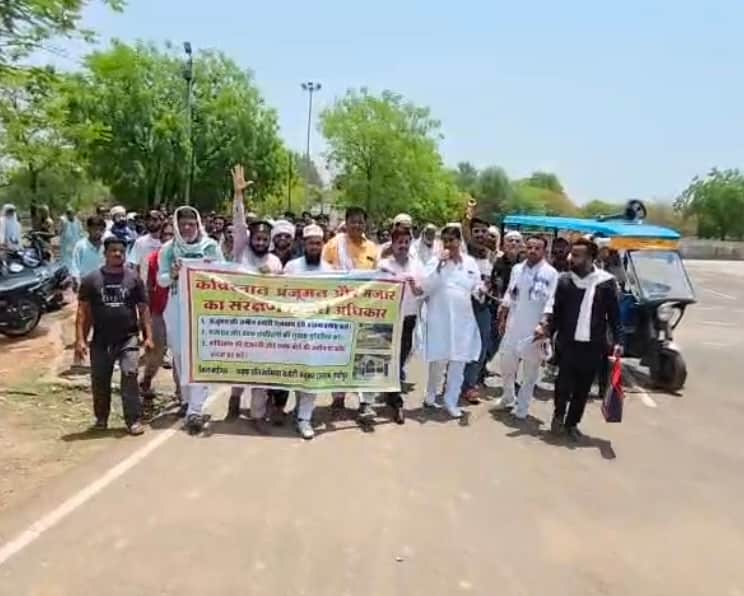 Muslim community takes to the streets to save Waqf properties in Sheopur, submits memorandum to Collector