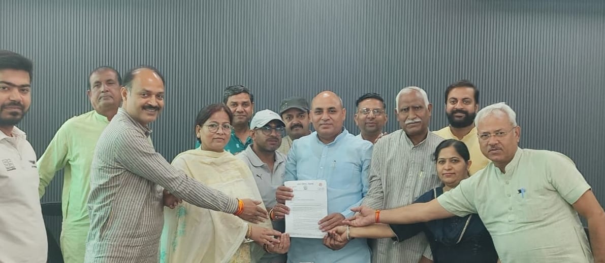 Councillor dissatisfied with garbage collection work, demands blacklisting of agency