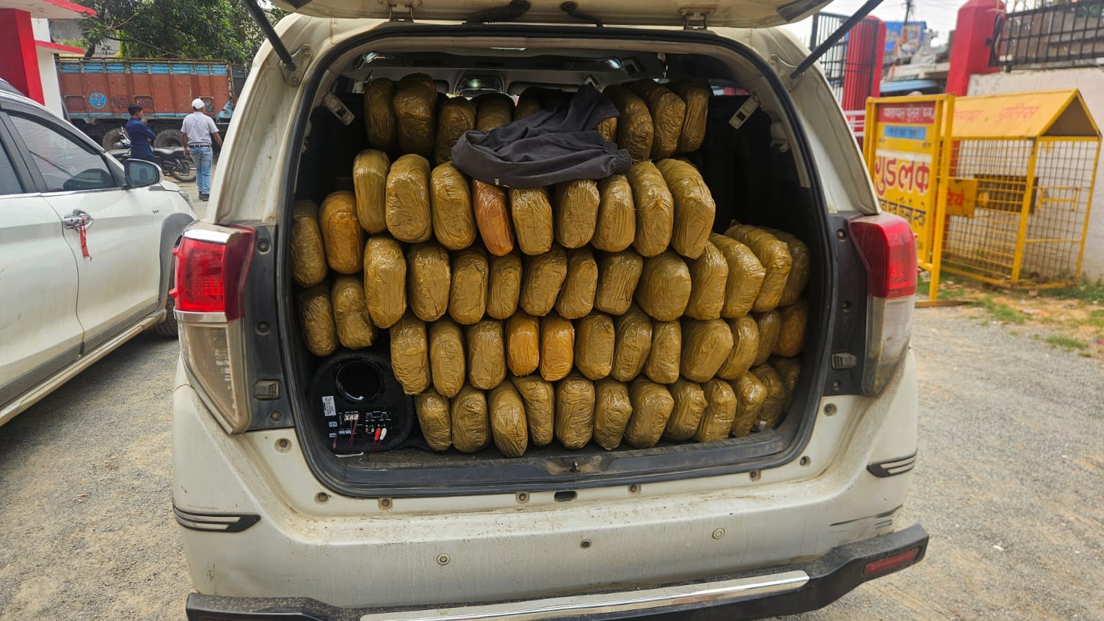 300 किलो गांजा के साथ 3 आरोपी पकड़ाए