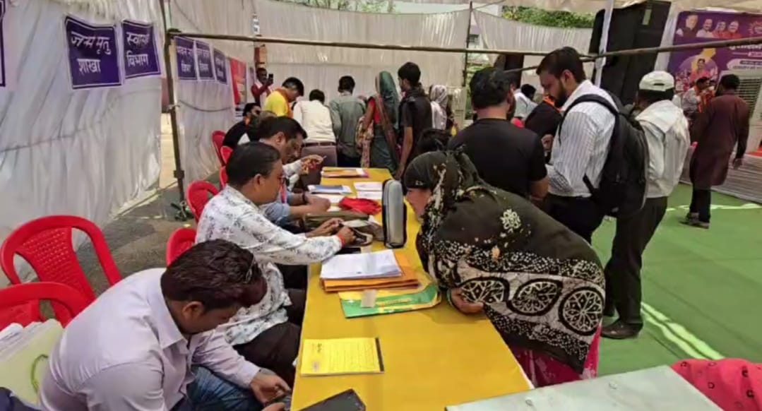 Avinash Champawat the district in-charge secretary attended the Sushasan Tihar program and listened to people