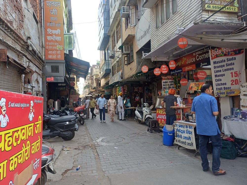 Out of 71 hotels and dhabas, only 29 have NOC.