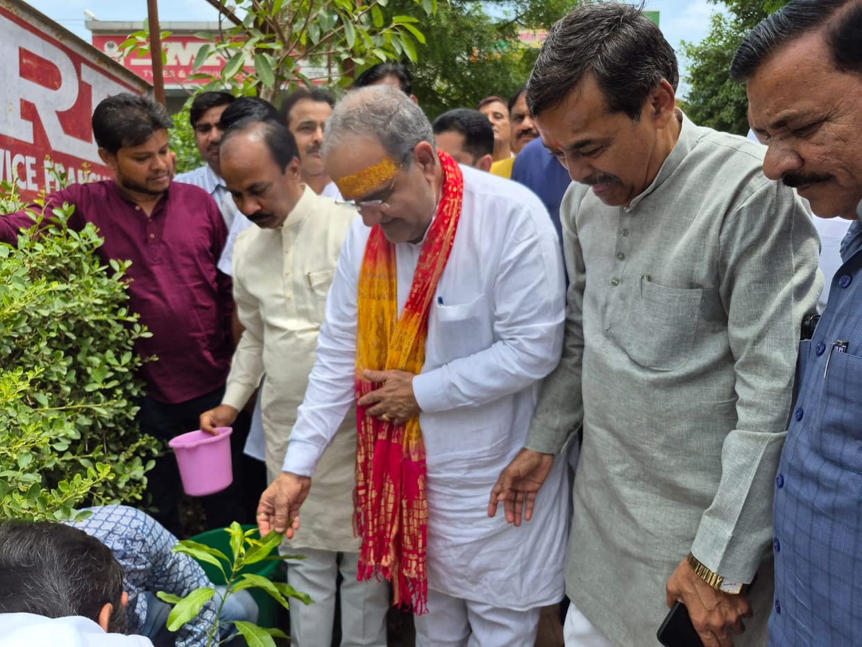 Cabinet Minister plants saplings on Yogi's birthday.