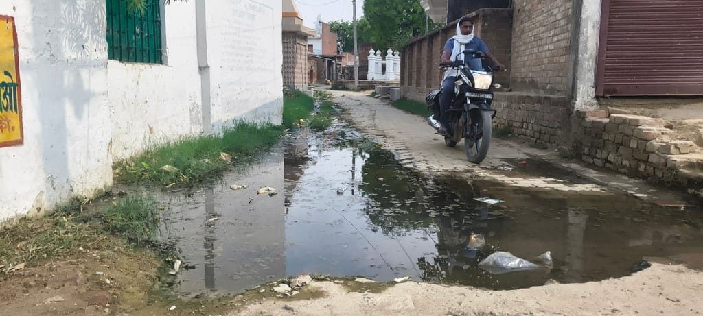 Cleaning work has been stalled for a year...the drain next to Balihawa Deh Primary School is blocked.
