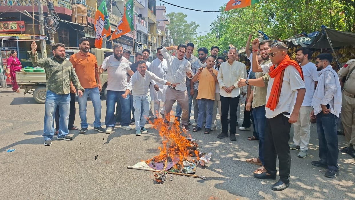 BJP stages strong protest, anger erupts against Omar Abdullah government