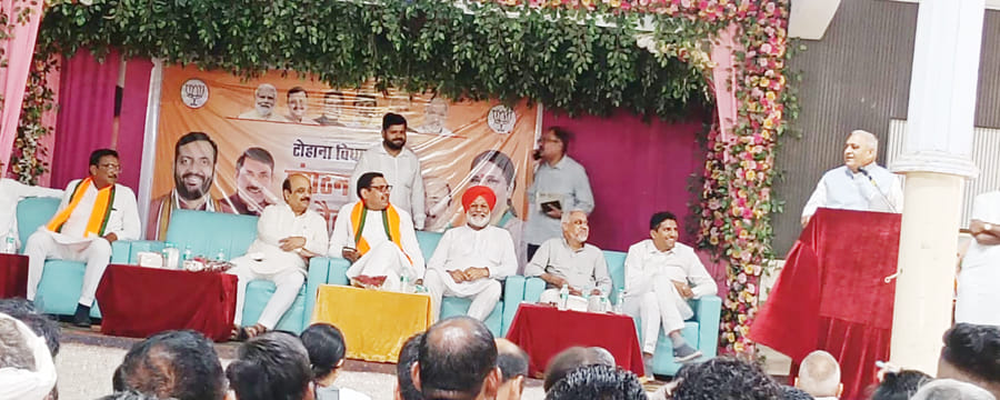 Barala's photo missing from BJP workers' convention banner