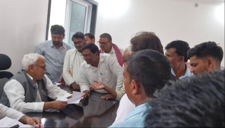 Issues of electricity, water and roads were raised in the MP's Chaupal.