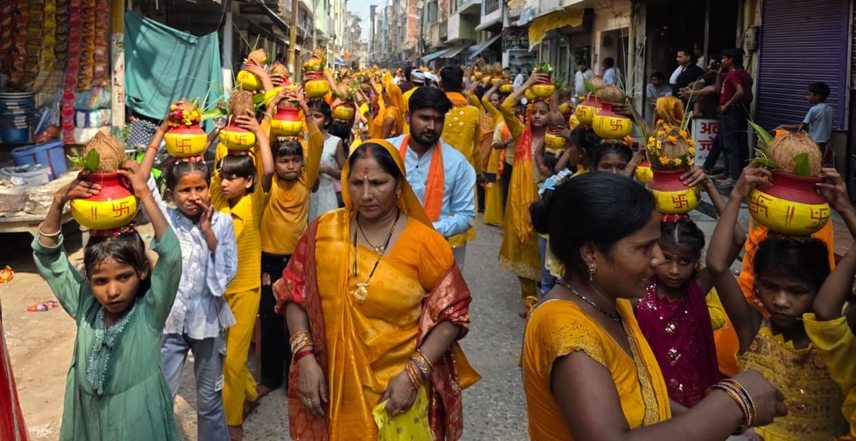 551 women carried water from the Kunwar River for the Kalash Yatra
