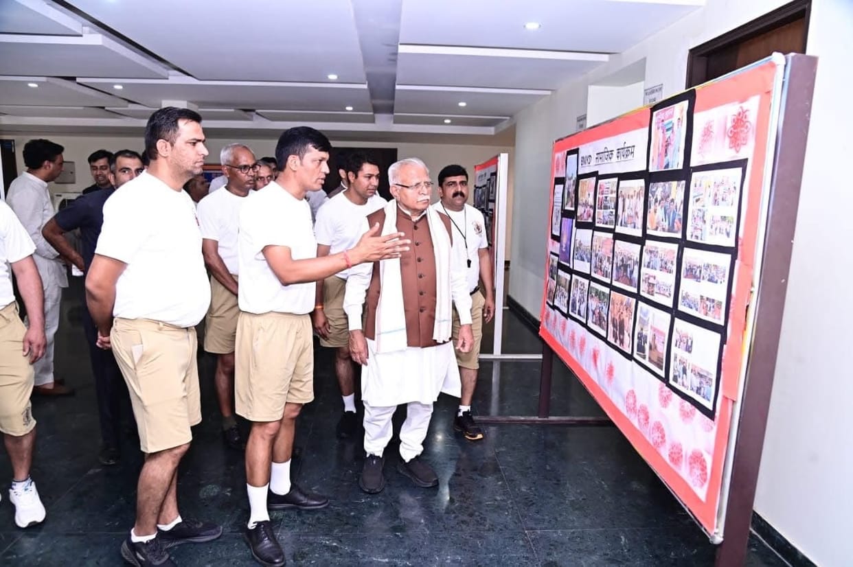 Youth should also dedicate their lives to the nation: Manohar
