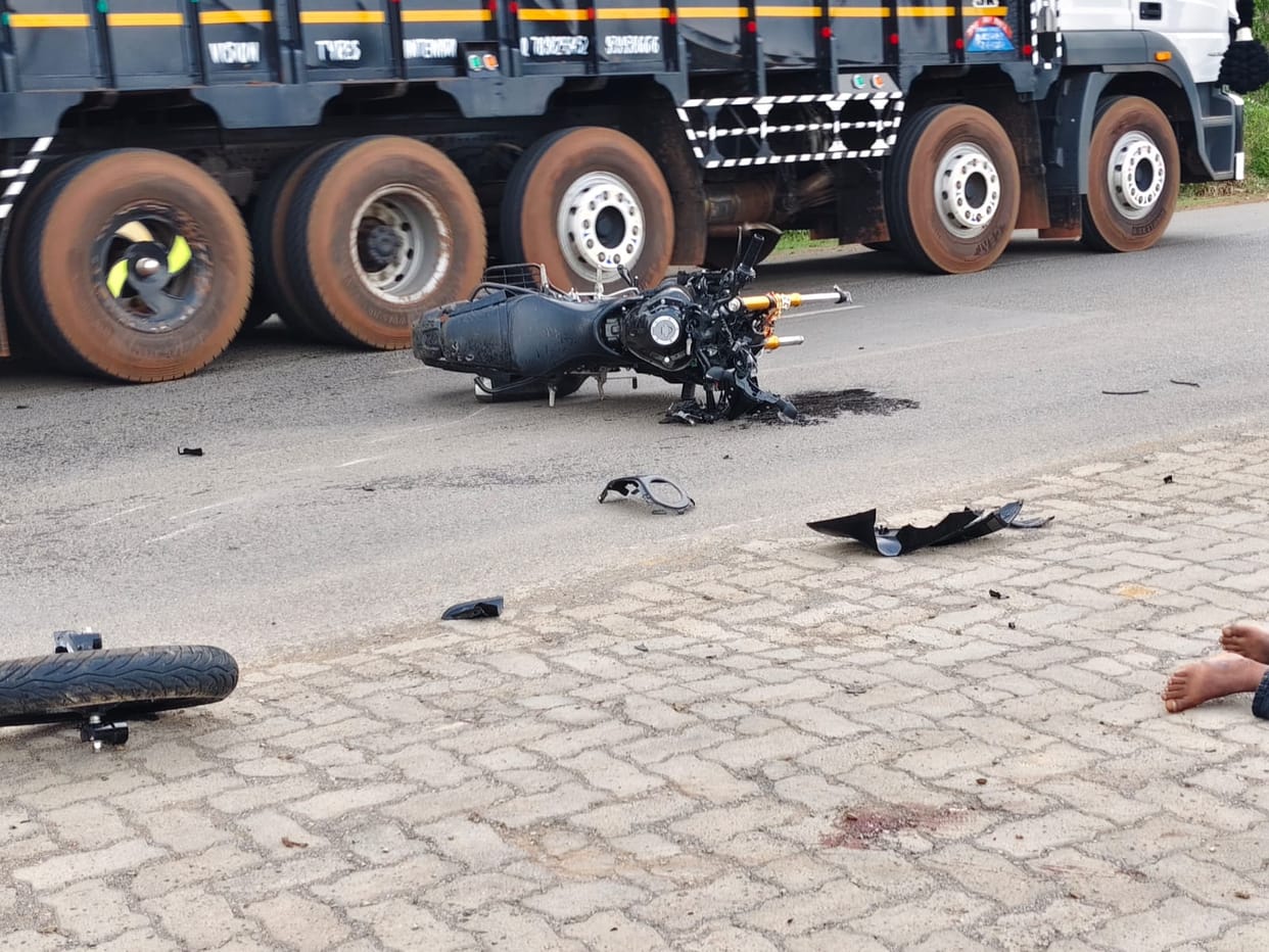 Tractor and bike collide near Tokapal petrol pump bike rider dies on the spot body blown to pieces in Jagdalp