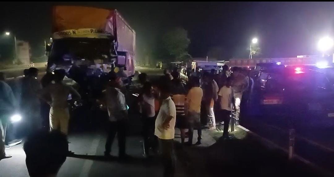 Container collides from behind with a trailer moving ahead, driver dies