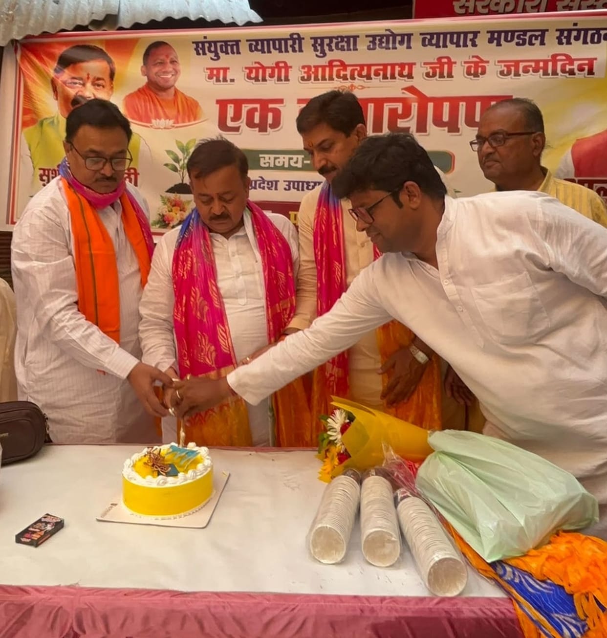 Traders celebrated the CM's birthday by cutting a cake.