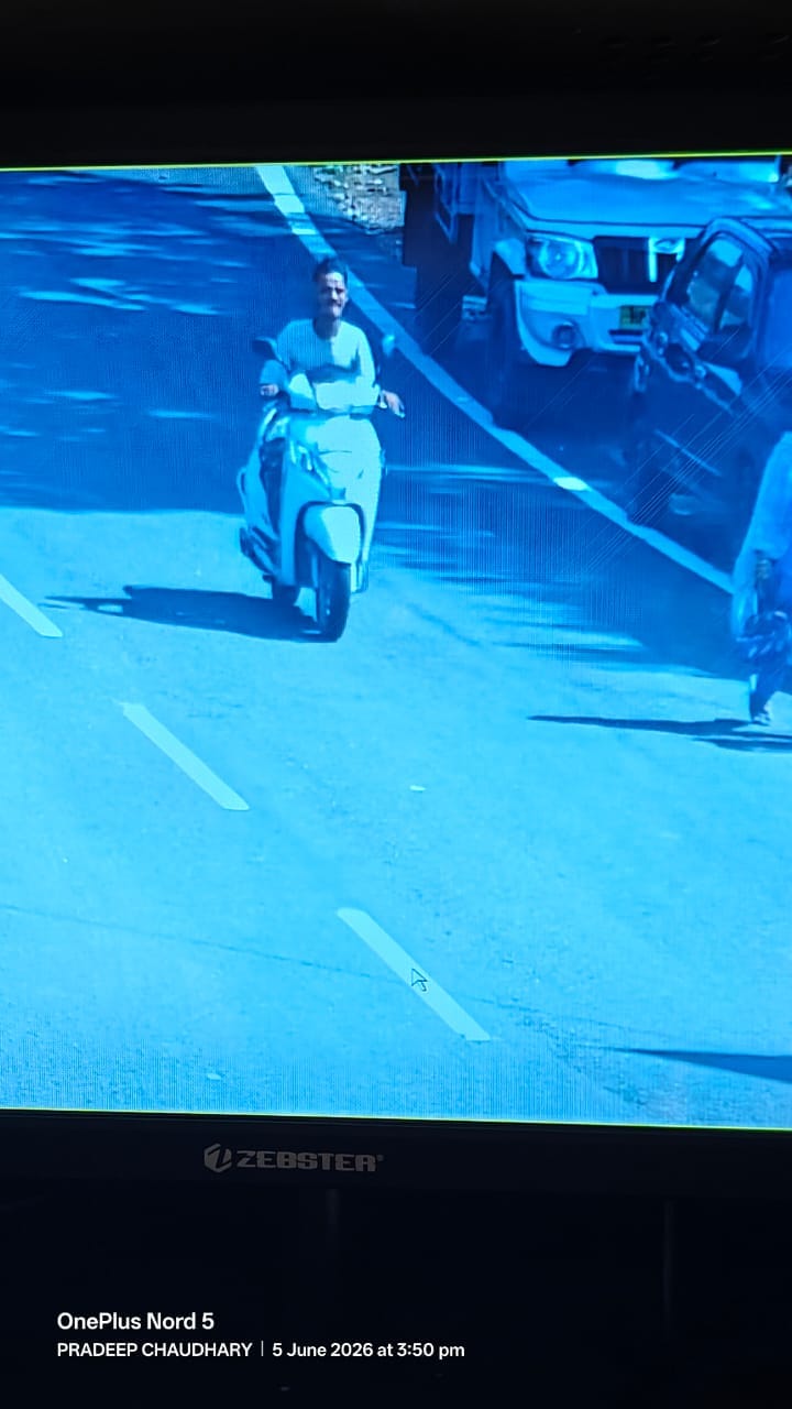 The thief ran away with the scooter parked on the roadside.