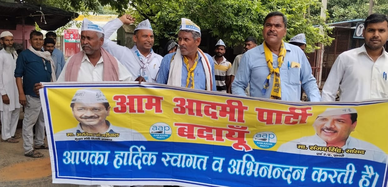 Aam Aadmi Party staged a protest against the power crisis.