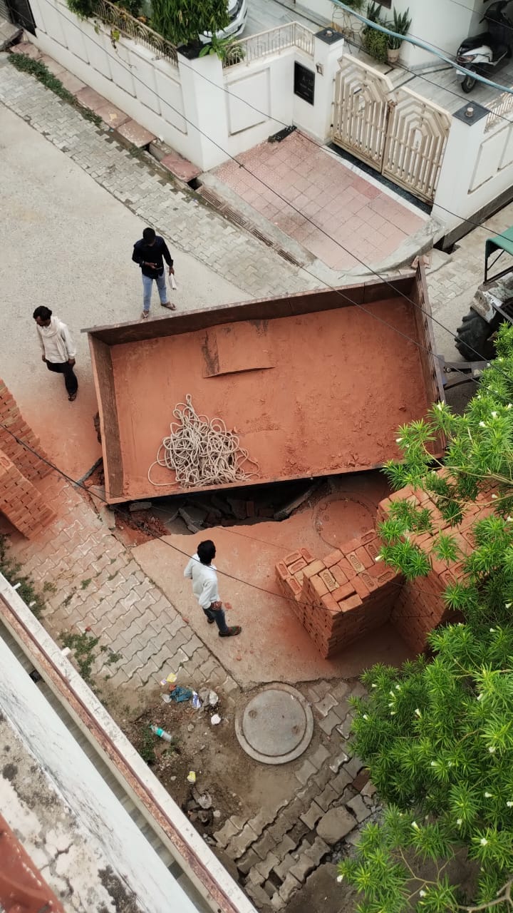 Road caved in in Rashmi Nagar, tractor-trolleys filled with bricks submerged, soil caved in due to sewer line leakage, potholes also formed on Kothi Meena Bazaar, Old Mandi and Fatehabad Road.