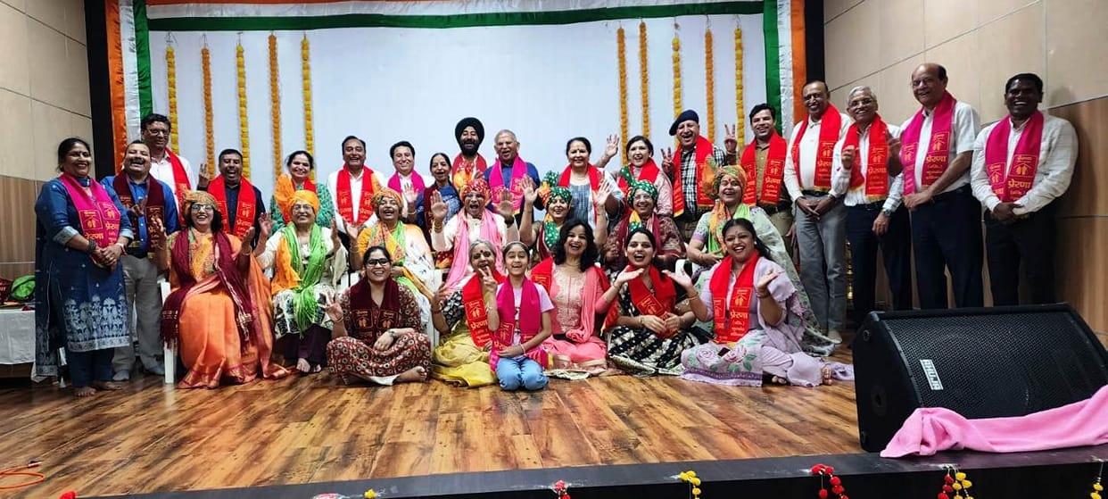 Kala Srishti Manch honored the artists on the success of "Chakkar Hi Chakkar".
