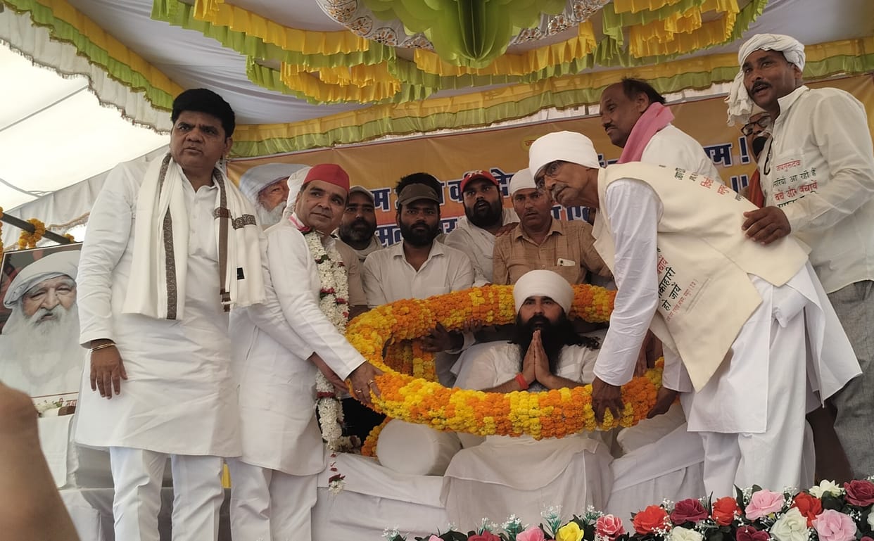 Baba Pankaj Maharaj gave the message of vegetarianism and good conduct