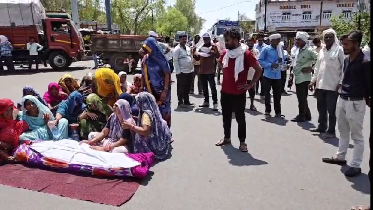 Elderly farmer beaten to death for protesting the removal of wire fencing; body placed on road, road blockade