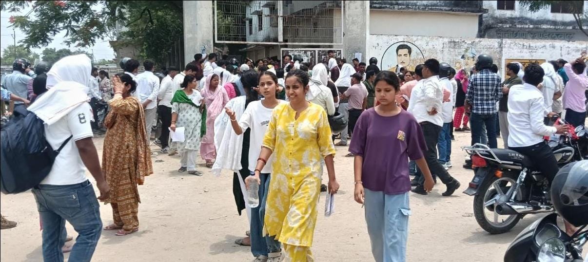 6227 candidates left the UP TGT exam