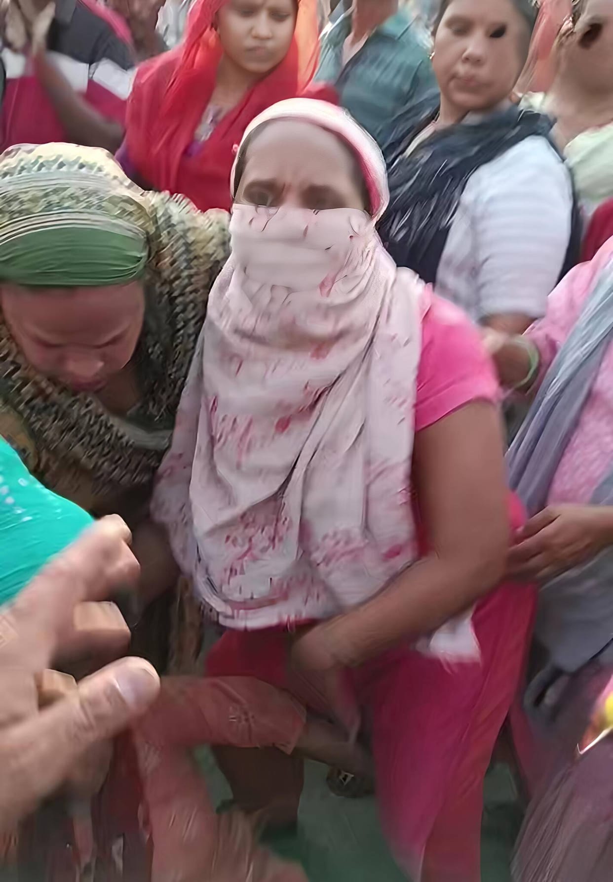Protest during debris removal; residents sought time to retrieve their belongings.